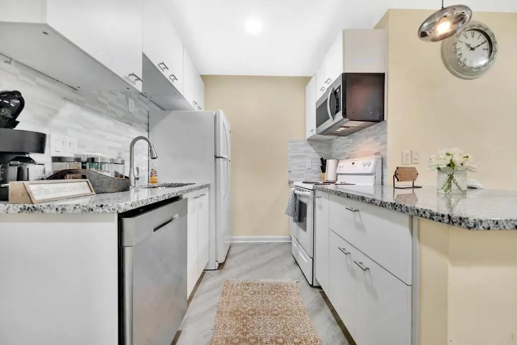 Cozy 2 Bedroom Pineville-Matthews Duplex Sleeps 8 Charlotte 0*,