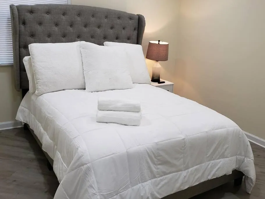 Cozy 2 Bedroom Pineville-Matthews Duplex Sleeps 8 Charlotte 0*,  United States
